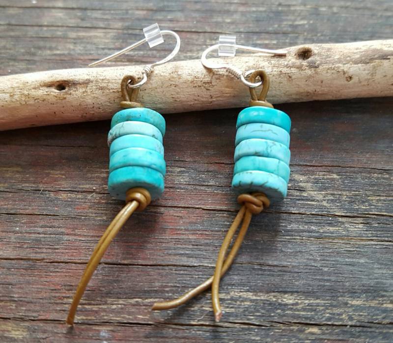 Türkis Ohrringe Leder Fransen Ohrringe, Westlichen Schmuck, Kreuzfahrt Tragen, Blau Resort, Strand Schmuck von DesignsEntwined