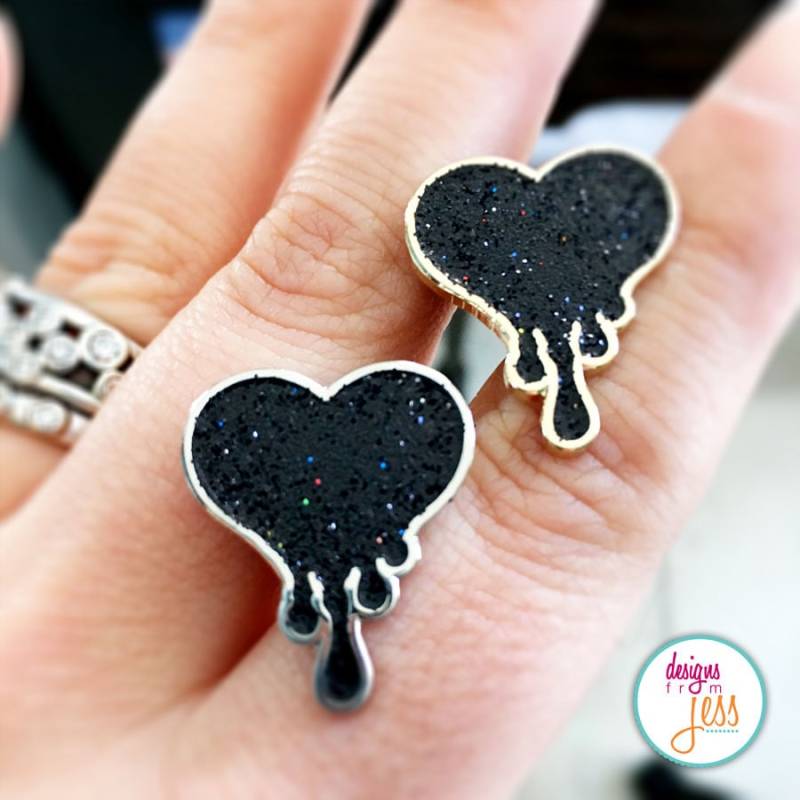 Schwarzer Glitter Tränender Herz Emaille Pin - Gold Oder Silber Metall von DesignsFromJess