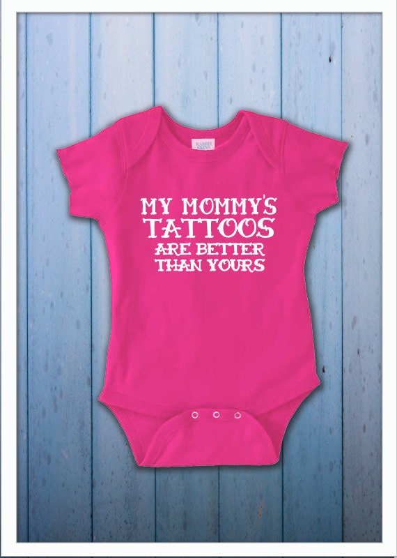 Tattoos Meiner Mama | Baby Onesie® von DesignsFromJess