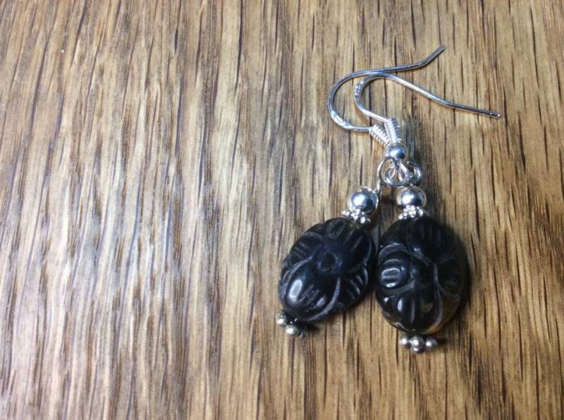 Geschnitzte Jade Ohrringe Geschnitzte Jade Ohrringe von DesignsOnBenbecula2