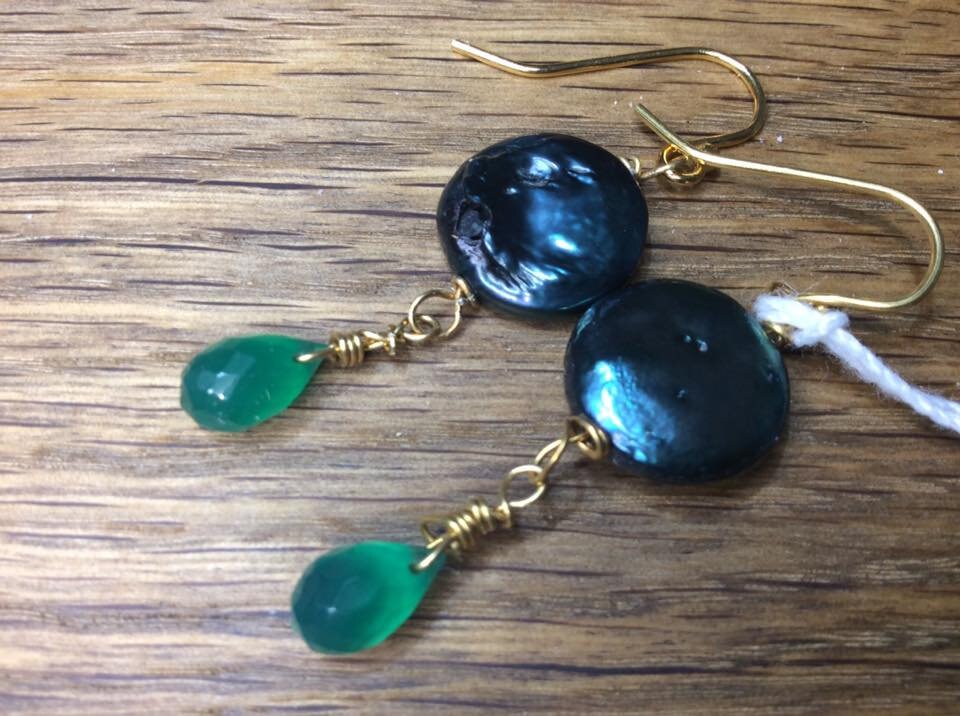 Grüne Onyx Und Gold Vermeil Ohrringe Grüne Onyx Und Gold Vermeil Ohrringe von DesignsOnBenbecula2