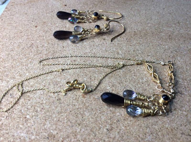 Onyx, Rauchtopas, Mystic Topas, Gold Ohrringe Und Halskette Set. Collier-Set. Edelstein Set Onyx, Rauchtopas, Mystic Topas, Gold Ohrringe Und Halskette Set. Collier-Set. Edelstein Set von DesignsOnBenbecula2