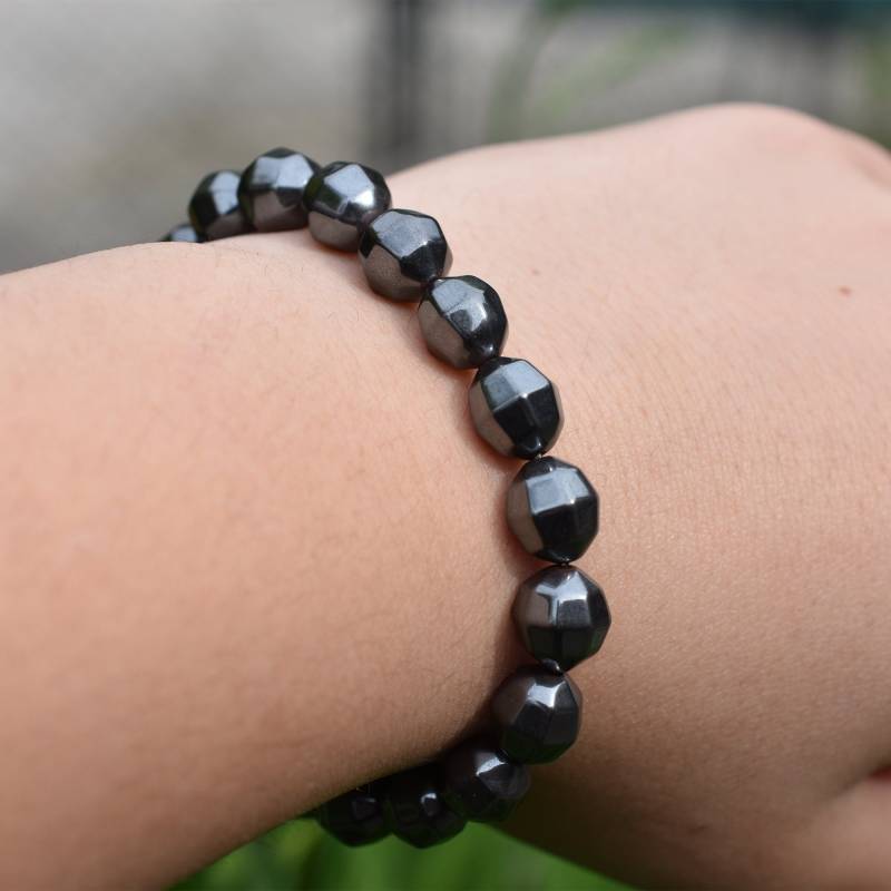 Echtes Hämatit Perlenarmband | 8 Mm Echter Perlenschmuck von DesignsbyCaitlynMary