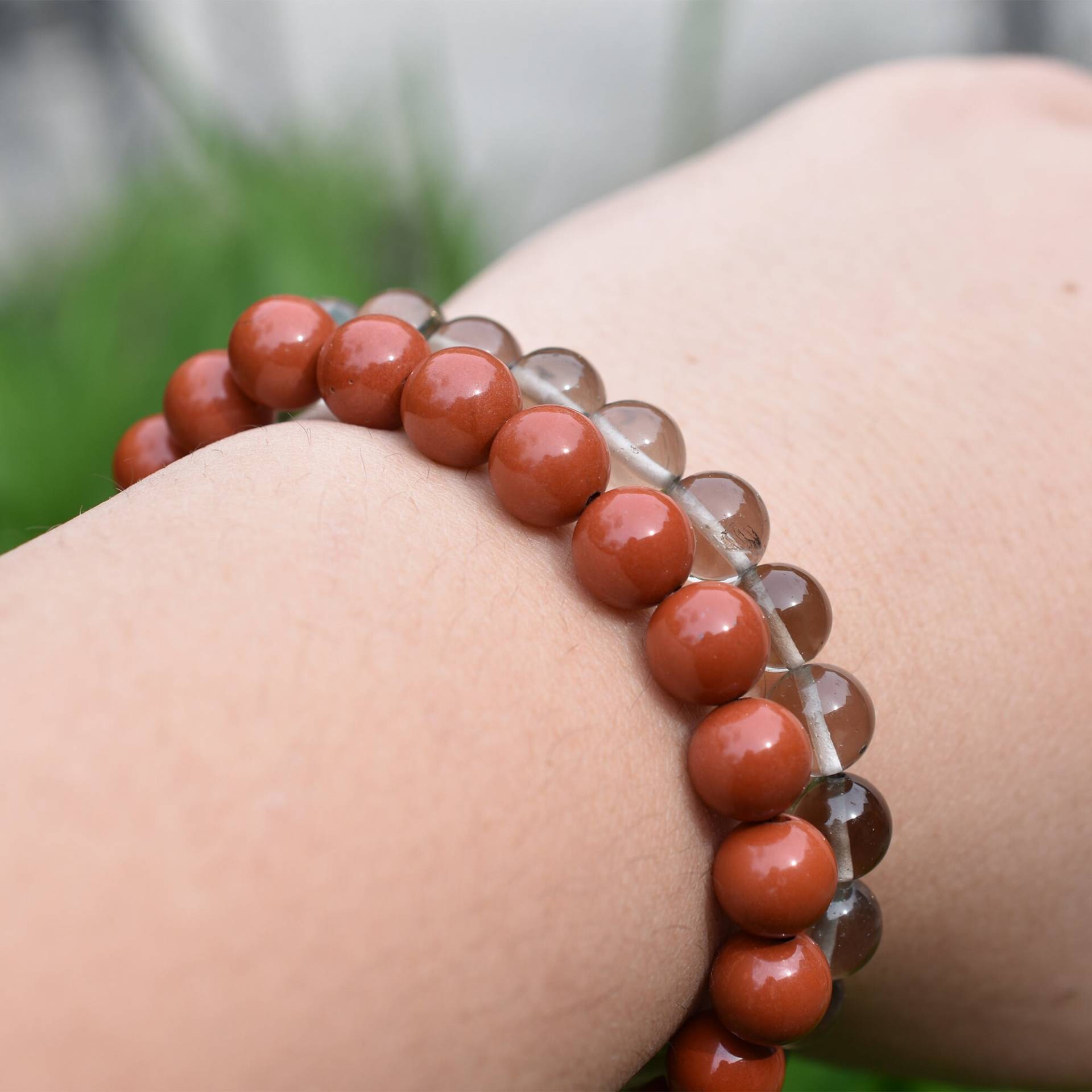 Echtes Rotes Jaspis Perlen Armband Und Echte Klare Kristall Bündel | 8 Mm Perlenarmband von DesignsbyCaitlynMary