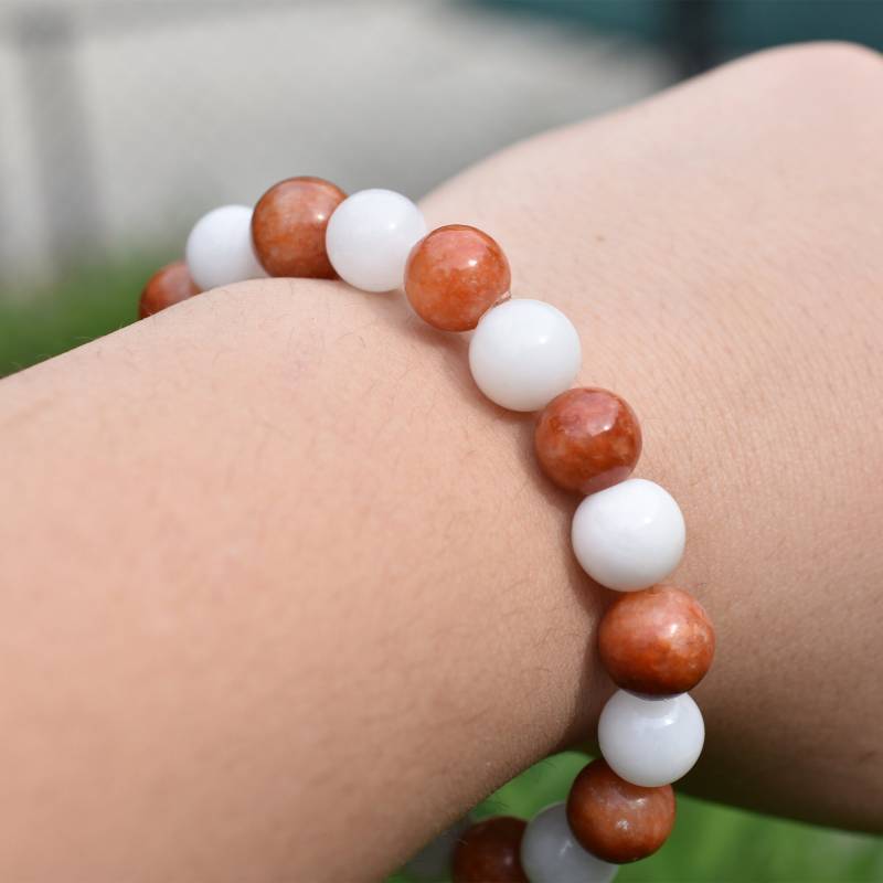 Orange Calcit Und Weiße Chalcedon Perlen Armband Mix | Perlenarmbänder Weißer von DesignsbyCaitlynMary