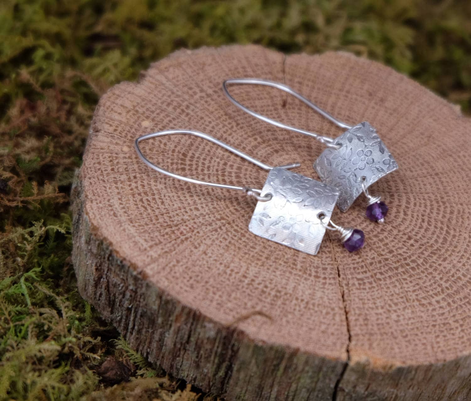 Silber Florale Ohrringe Mit Amethyst Rondelle von DesignsbyJanette
