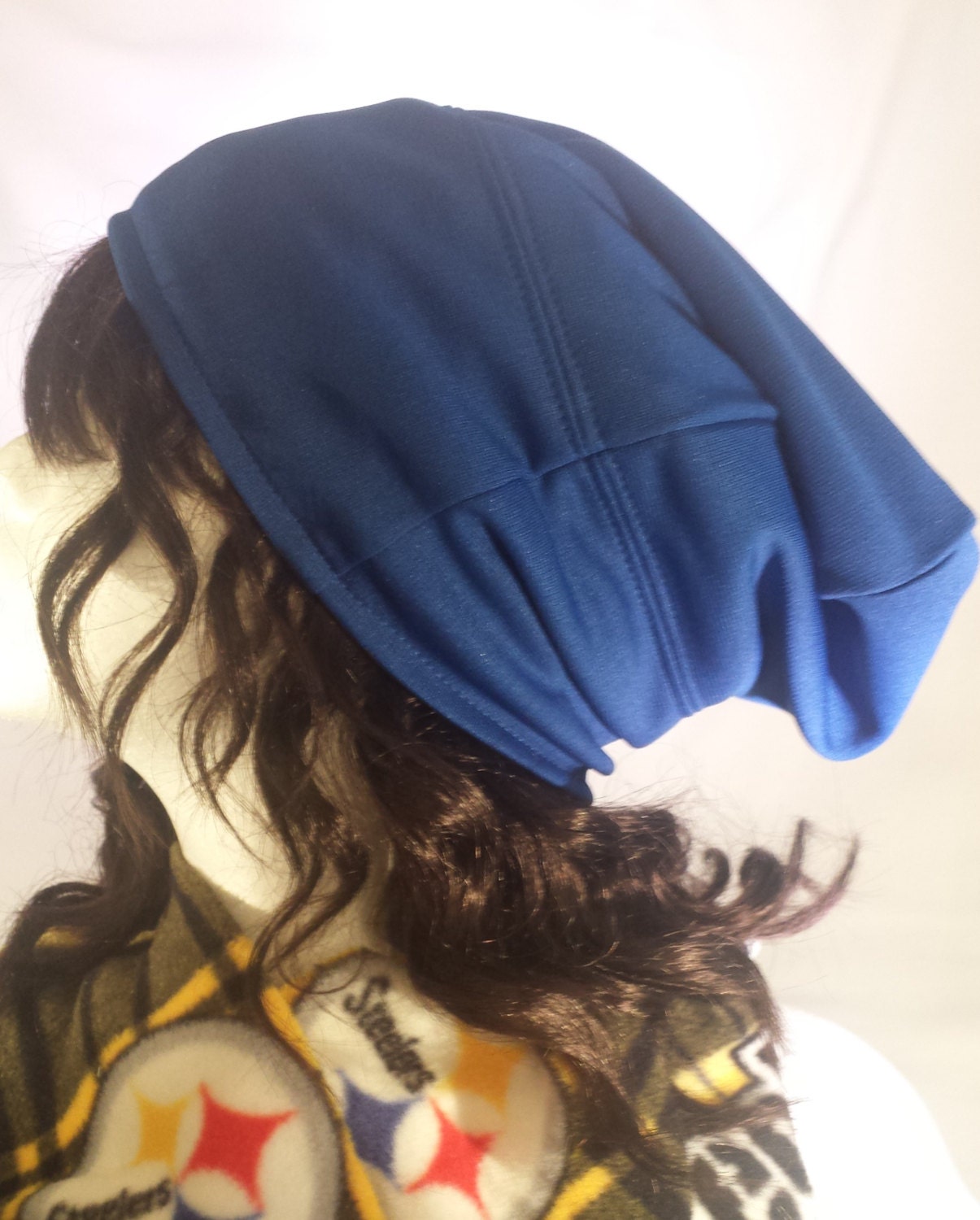 Blaue Unisex Satin-Gefütterte Jersey Slouchy Mütze Blaue Unisex Satin-Gefütterte Jersey Slouchy Mütze von DesignsbyLadyBee