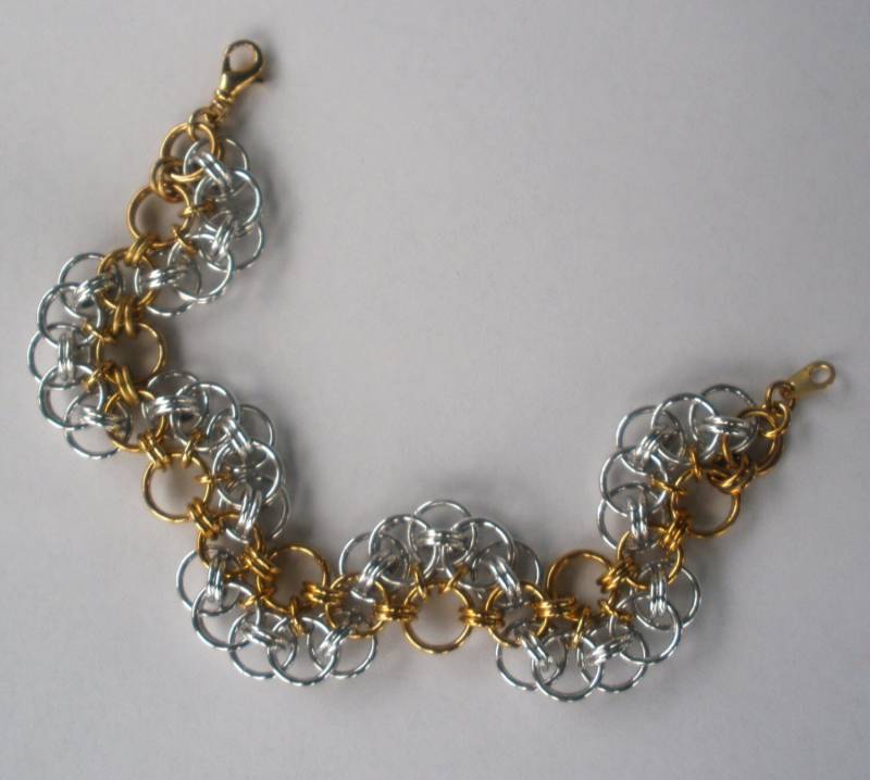 Helm Welle Armband von DesignsbyMDSJewelry