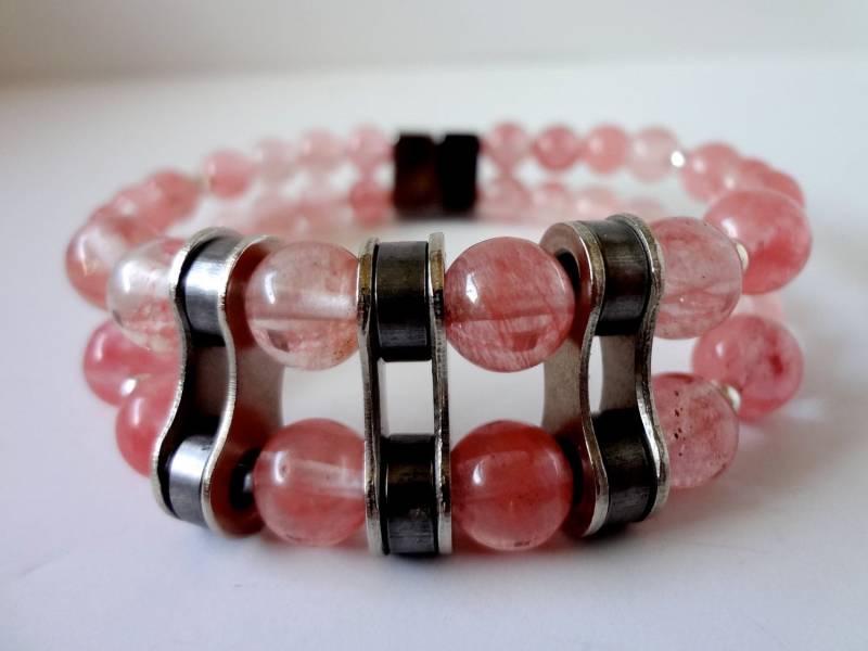 Kirschquarz Edelstein Recyceltes Doppelstrang Fahrrad Ketten Gliederarmband, Schmuck, Geschenk, Fahrradteil Schmuck von DesignsbySharonVa