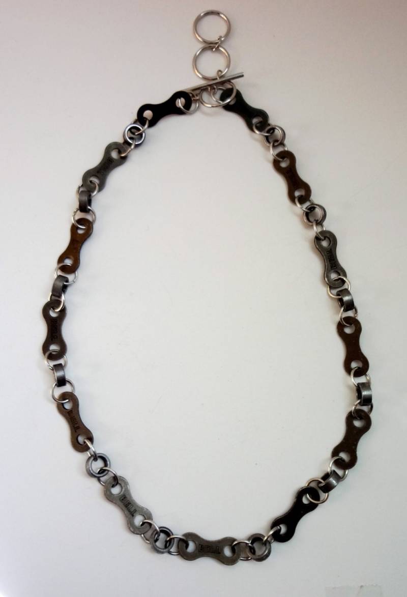 Recycelte Fahrrad Kette Glieder/Roller Halskette, Schmuck, Geschenk Für Mann Oder Frau, Fahrradteil Schmuck von DesignsbySharonVa