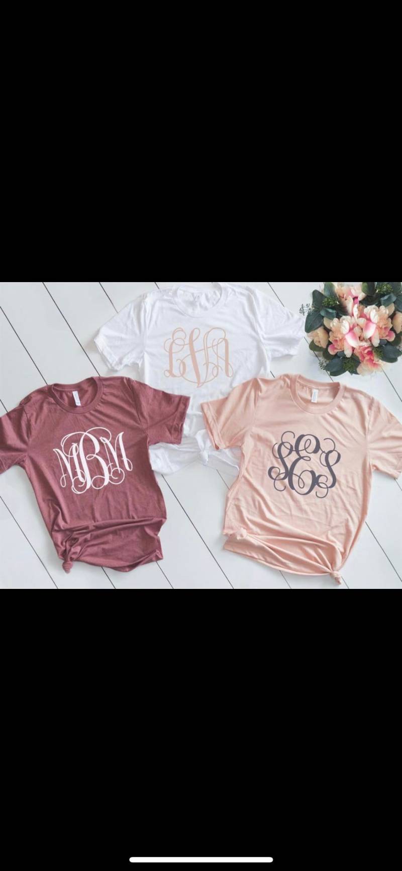 Große Monogramm Bedruckte Tshirts Große Monogramm Bedruckte Tshirts von DesignsbyTema