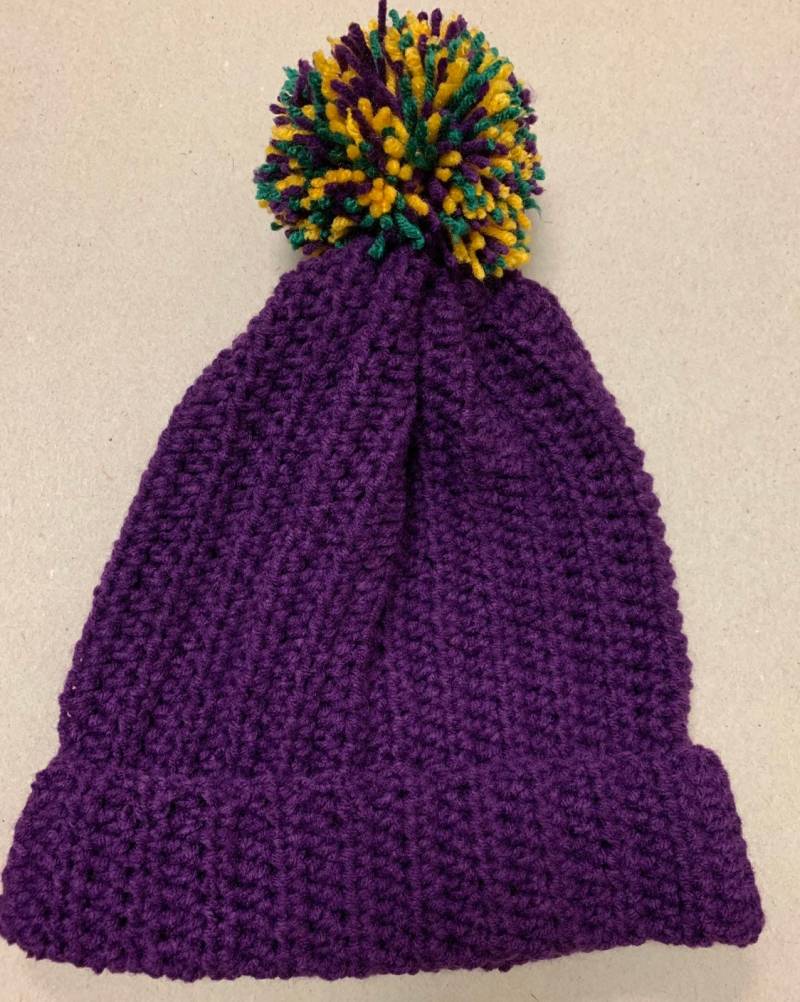 Handmade Crochet Solid Color Karneval Häkeln Hut Mit Bunten Pom Kostenloser Versand von DesignsbyTiffanyJ