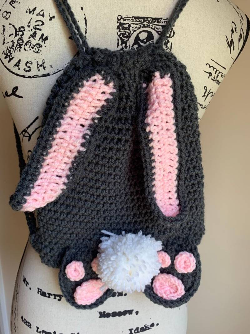 Handmade Mini Kordelzug Häkeln Häschen Rucksack Versandkostenfrei | Geschenk Unter 50 von DesignsbyTiffanyJ