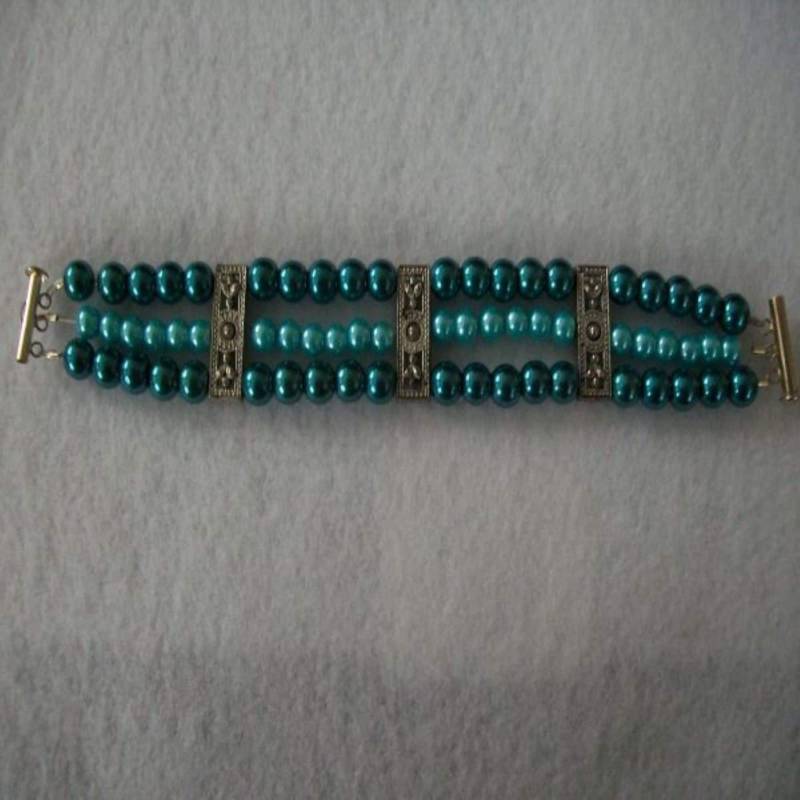 Multi Strang Grüne Perle Perlenarmband von DesignsbyYvetteStore