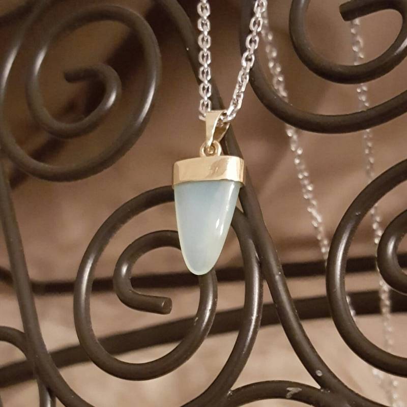 Blauer Opal Anhänger in Gelbgold von Designsbylindabickel
