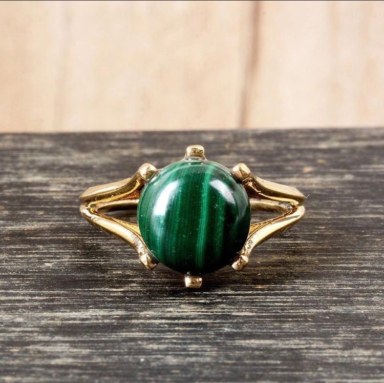Malachit Edelstein Ring, Messing Ring, Handgefertigter Ring, Vintage Ringe, Boho Ringe, Ringe Für Frauen, Malachit Schmuck, Personalisierter Ring Malachit Edelstein Ring, Messing Ring, Handgefertigter Ring, Vintage Ringe, Boho Ringe, Ringe Für Frauen, Malachit Schmuck, Personalisierter Ring von Designsbynikhil