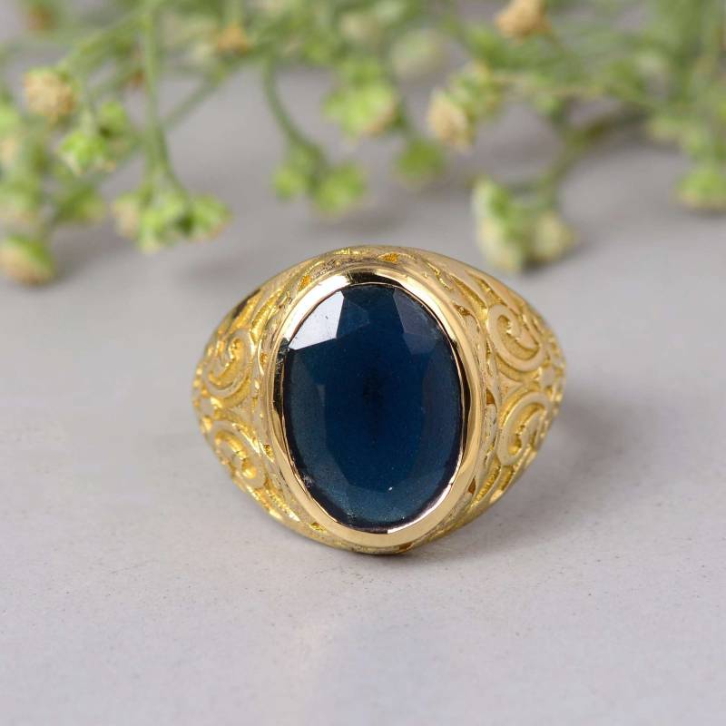 Messing Onyx Edelstein Ring, Vintage Gold Statement Herren Oval Stein Boho Gravierte Design Geschenk Für Sie Und Ihn von Designsbynikhil