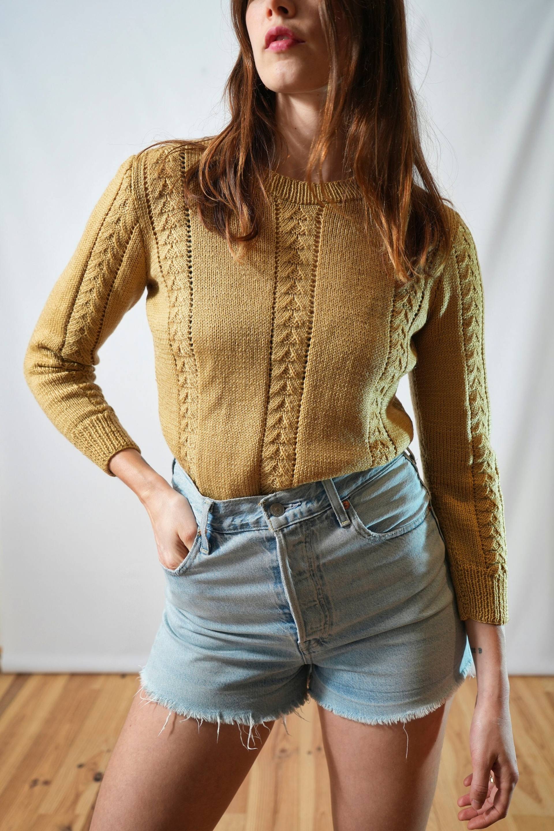 Handgestrickter Beiger Pullover I Damenpullover Strickjacke Damenstrickwaren Größe M Handgestrickter Beiger Pullover I Damenpullover Strickjacke Damenstrickwaren Größe M von DesirClothing