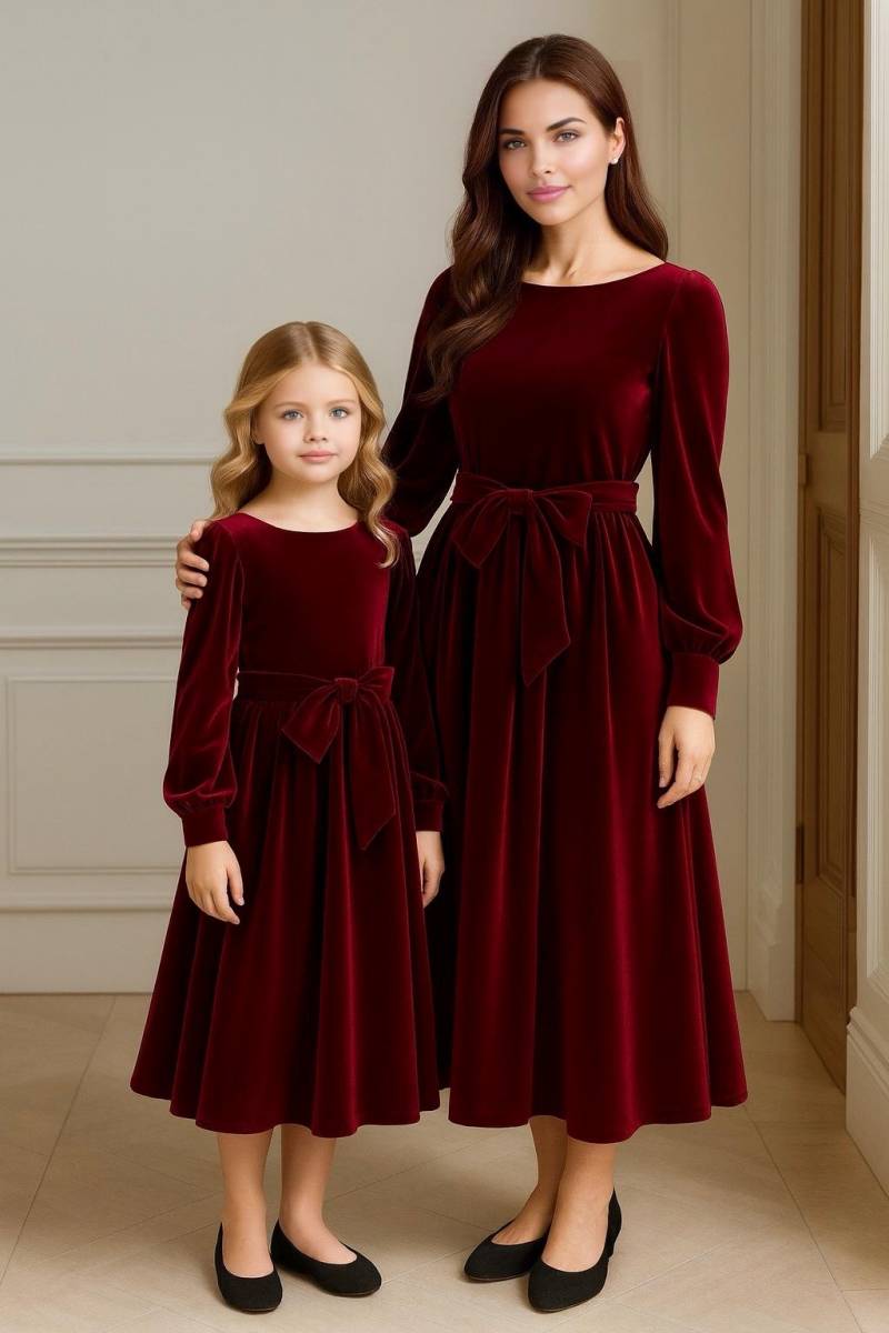 Mama Tochter Passendes Kleid, Burgunder Samtkleid, Samt Blumenmädchen Baby Mädchen Kleinkind Samtkleid von DesirCouture