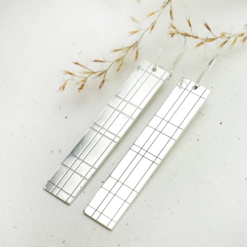 Lange Kilt-Ohrringe Aus 925/1000-Silber, Grafisch Und Leicht, Für Damen von DesireeSchmidtParis