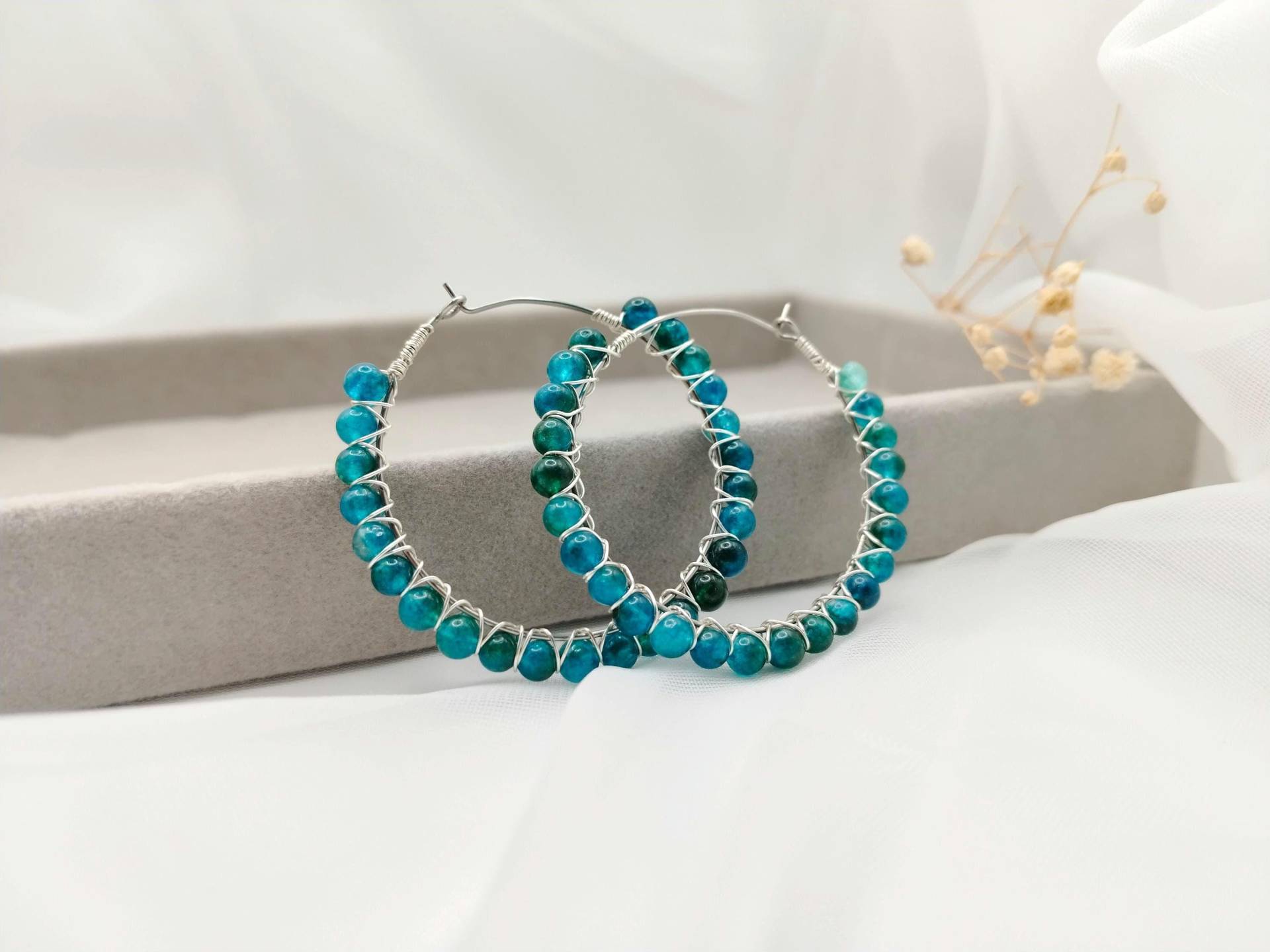 Athina Creolen Mit Apatit, Feine Edelstahl, Grosse Creolen, Drahtschmuck, Geschenk Für Sie Athina Creolen Mit Apatit, Feine Edelstahl, Grosse Creolen, Drahtschmuck, Geschenk Für Sie von DesiresPerlenwelt