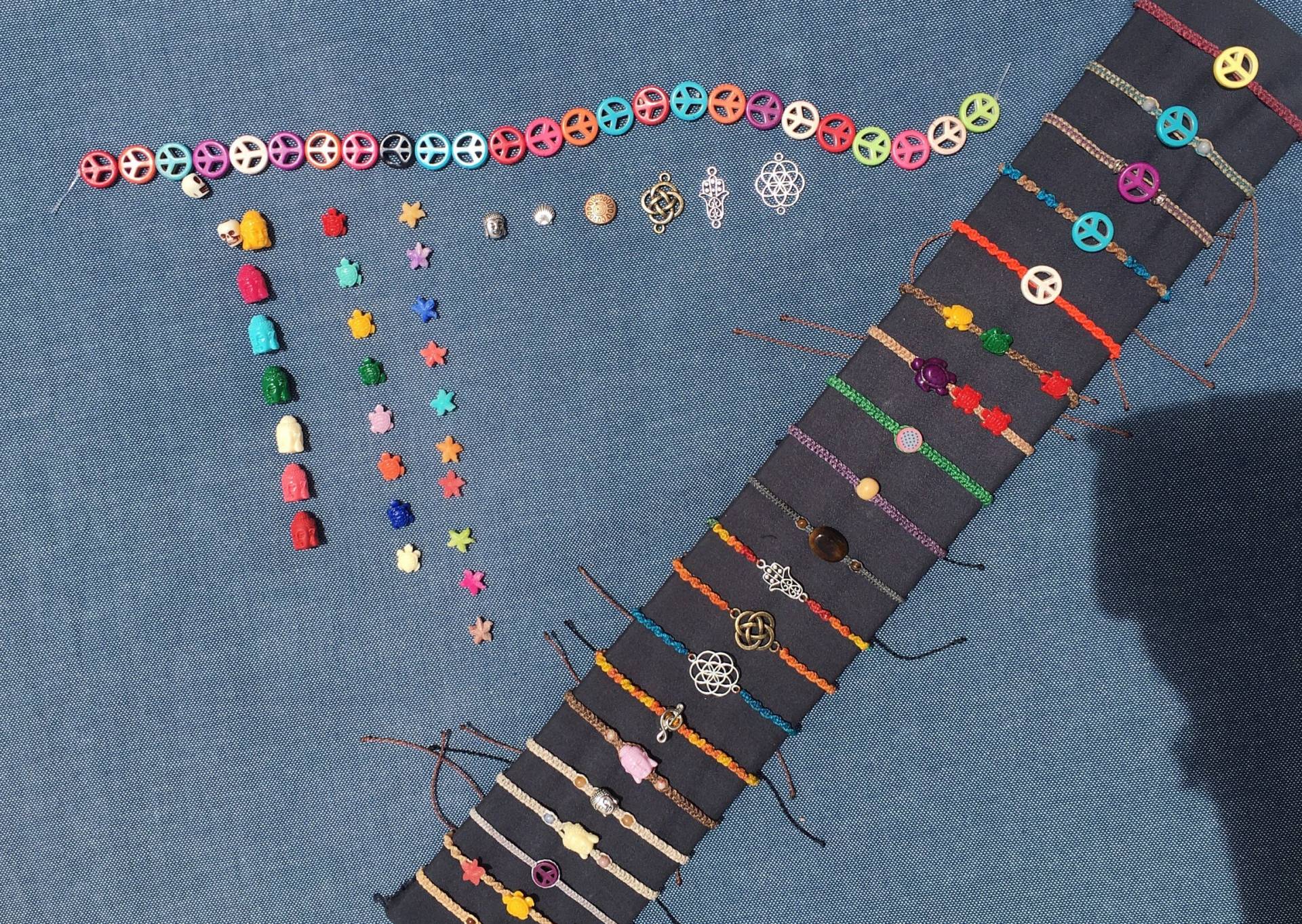 Maßgeschneiderte Makramee Armbänder/Fußkettchen. Wählen Sie Farben Und Perlen Maßgeschneiderte Makramee Armbänder/Fußkettchen. Wählen Sie Farben Und Perlen von DespertArteMacrame