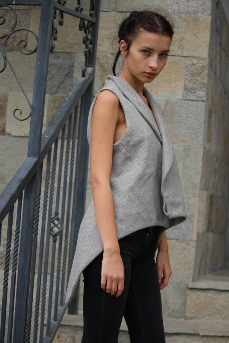 Hellgraue Wollweste, Urban Style, Damenbekleidung von DessieJeSuis