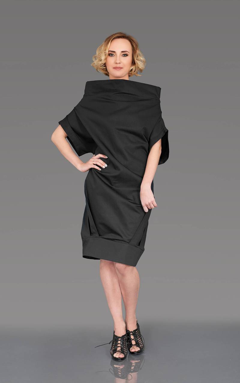 Satin Baumwolle Midi Kleid Schwarzes Kimono Stil Elegantes Kleid von DessieJeSuis