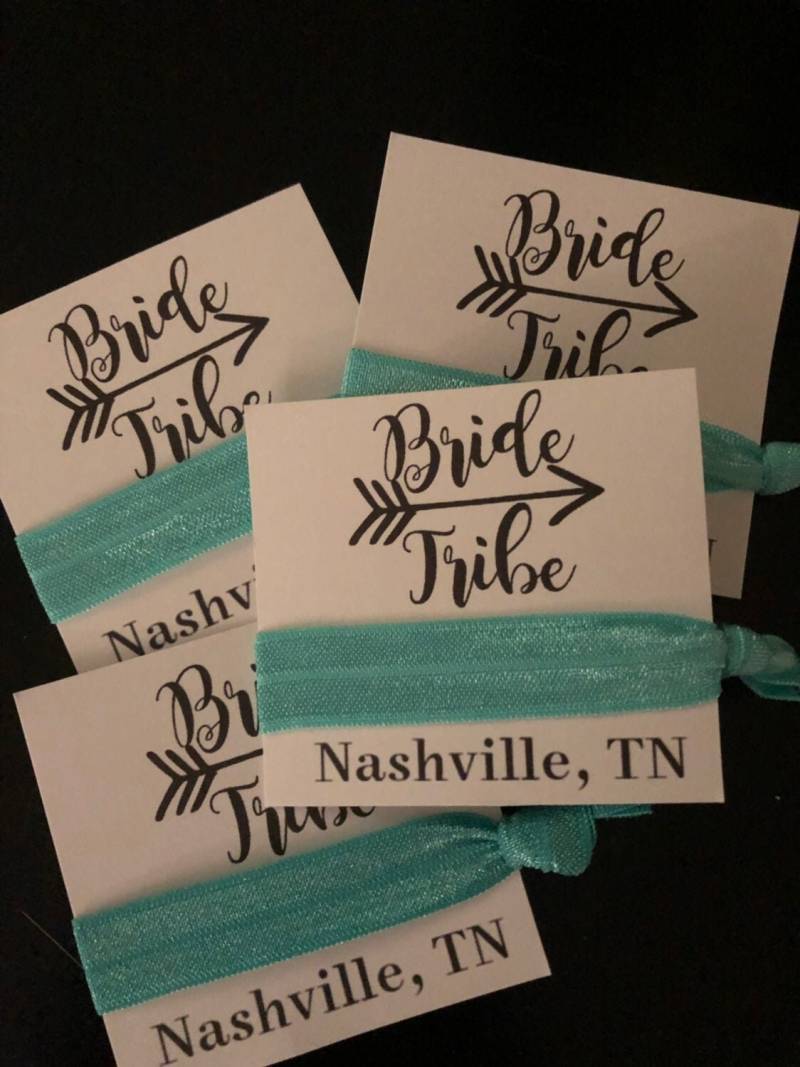 "Junggesellinnenabschied/Brautstamm Gastgeschenke Haargummi Elastisch Knitterfrei/ Bachelorette Anpassen." von Destinationxo