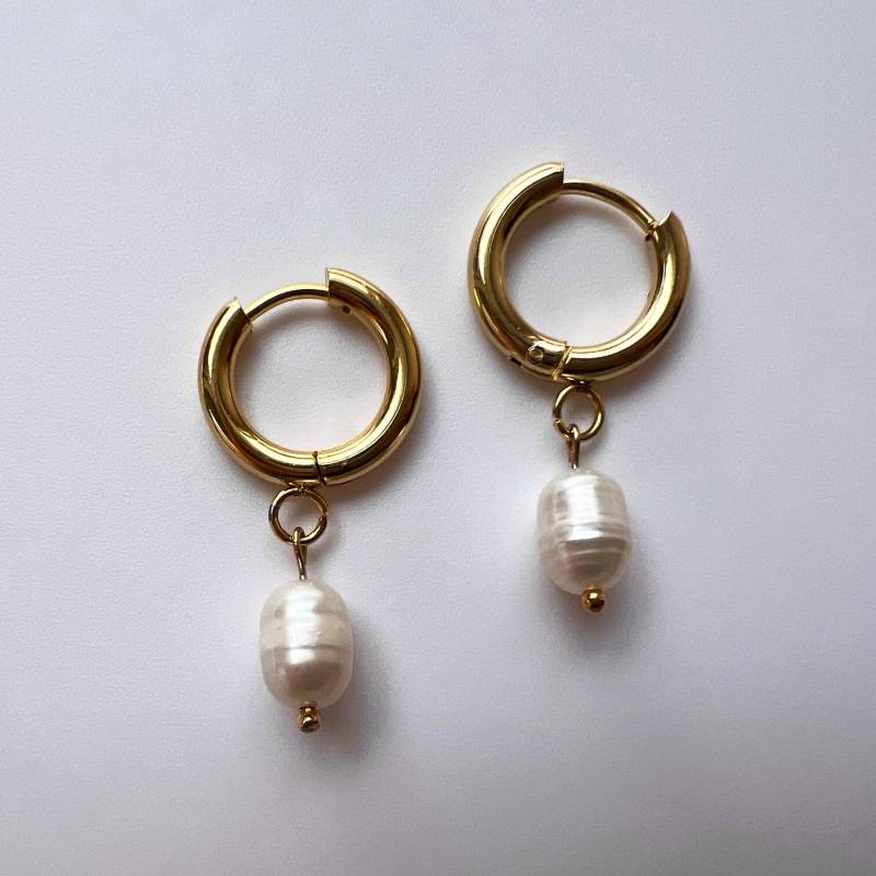 Vergoldete Creolen Mit Süßwasserperlen Anhänger I 24K Vergoldet Kleine Goldene Perlen Goldene Hoops Perle von DetailsUndDesigns