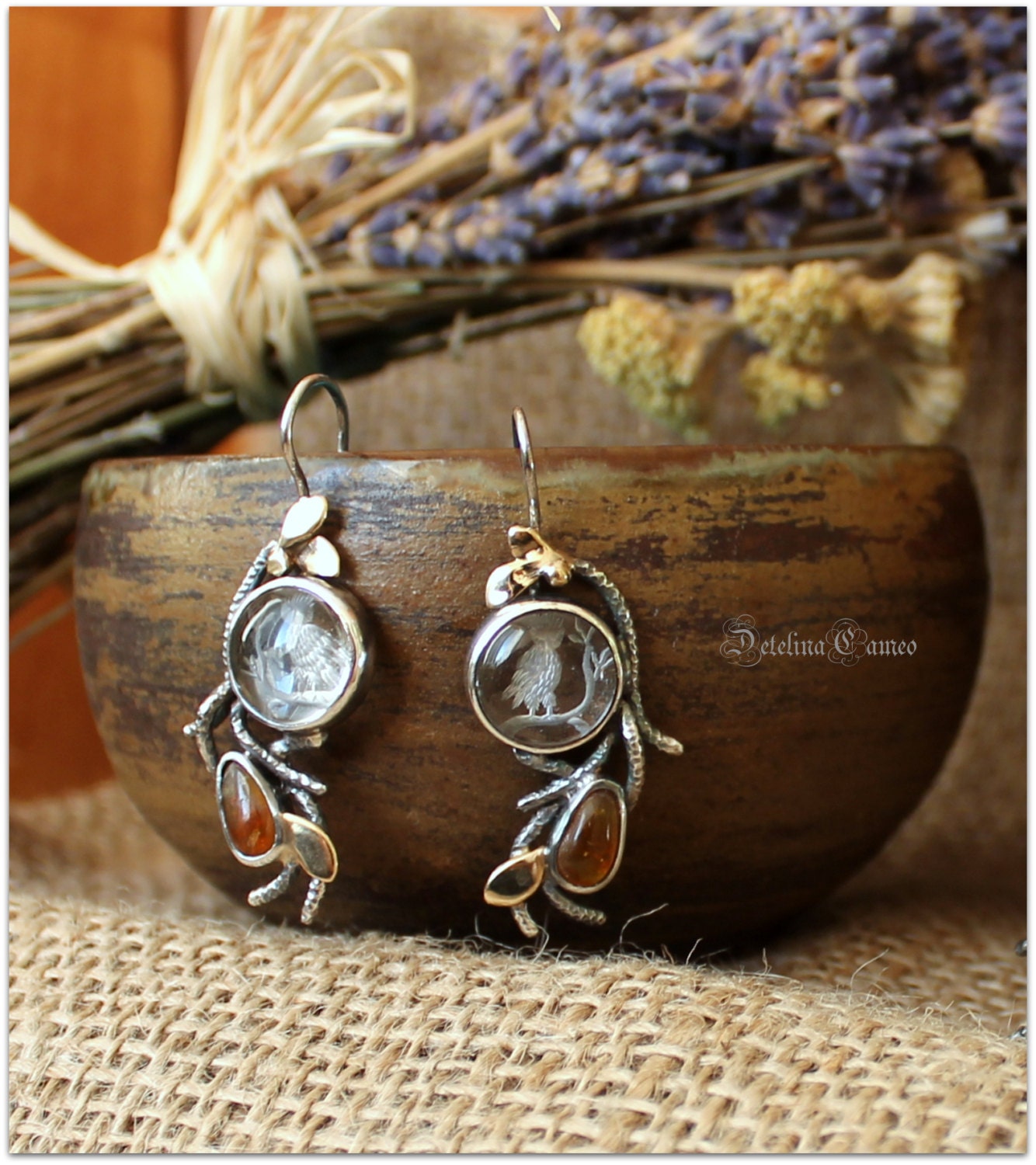 Intaglio Ohrringe Eule Von Athen, Handgeschnitzte Bergkristall Intaglios, Handgemachte Ohrringe, Edelsteinschmuck, Hochzeitsgeschenk Intaglio Ohrringe Eule Von Athen, Handgeschnitzte Bergkristall Intaglios, Handgemachte Ohrringe, Edelsteinschmuck, Hochzeitsgeschenk von DetelinaCameo