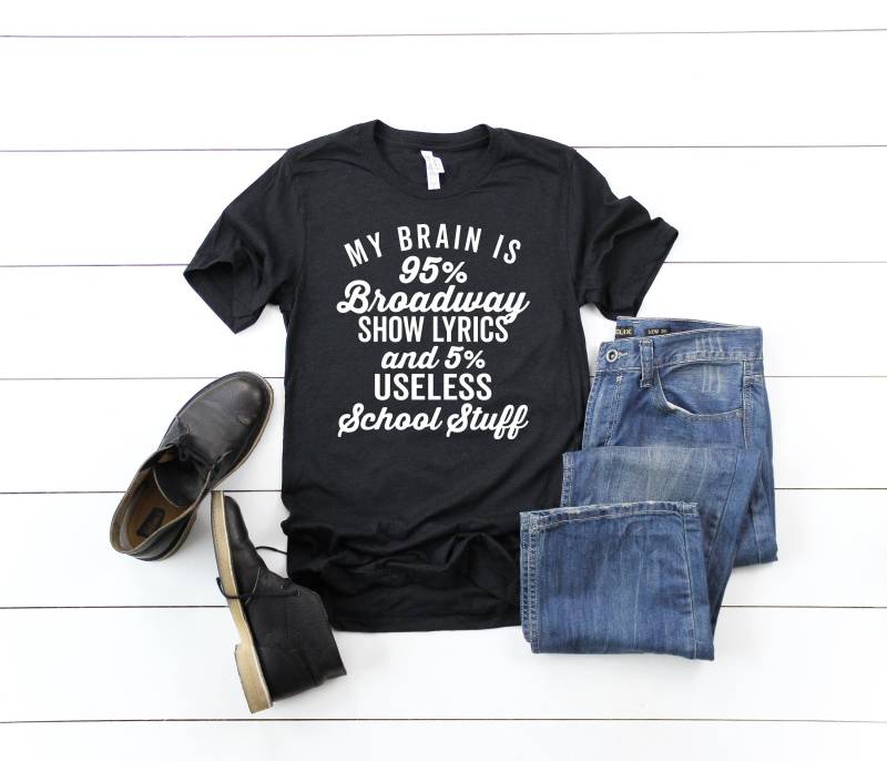 My Brain Is 95% Broadway Show Songtext Shirt Vintage Kurzarm Unisex T-Shirt von DetourShirts