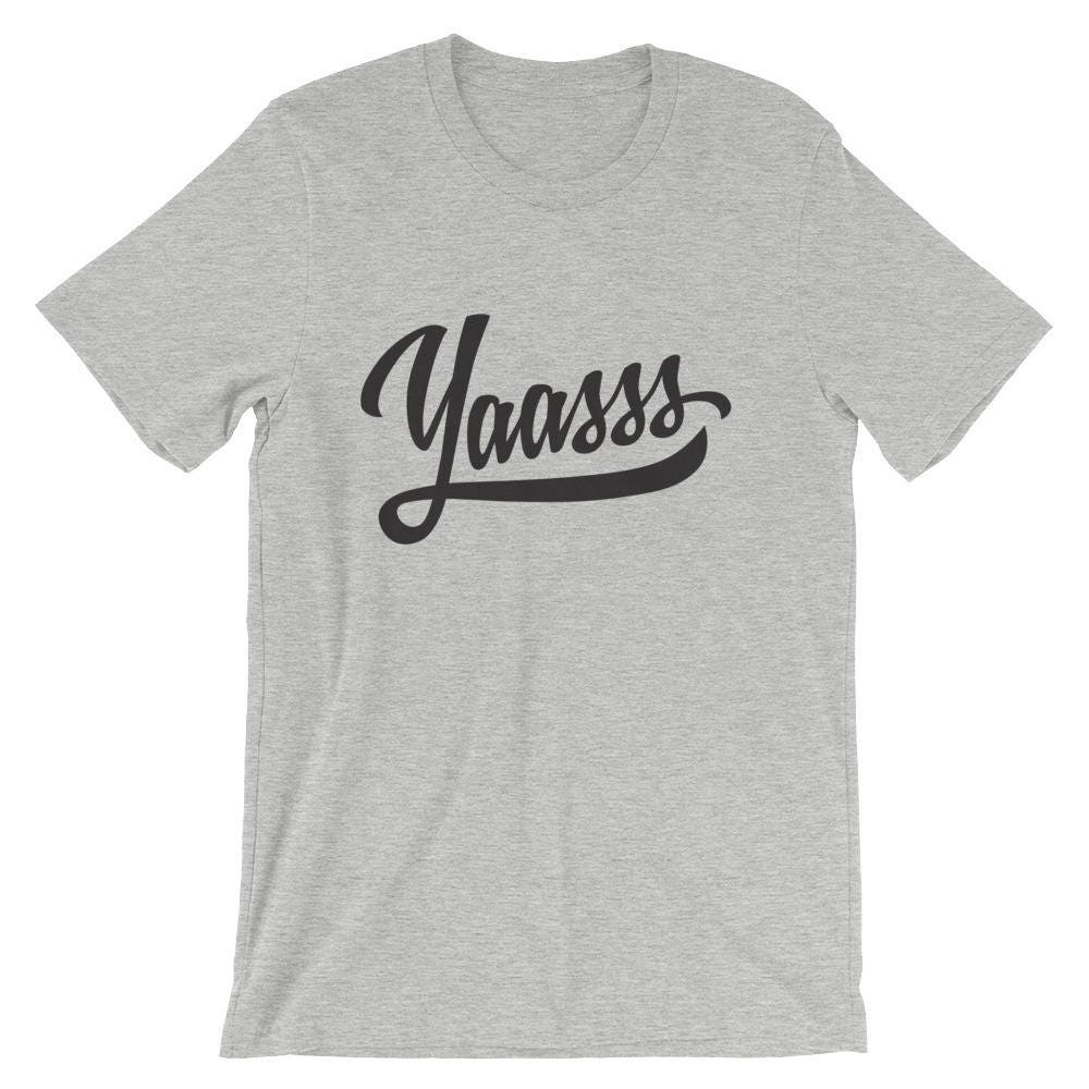 Yaasss Lustig Ja Cursive Typografie Urban Slang Kurzarm Unisex T-Shirt Yaasss Lustig Ja Cursive Typografie Urban Slang Kurzarm Unisex T-Shirt von DetourShirts