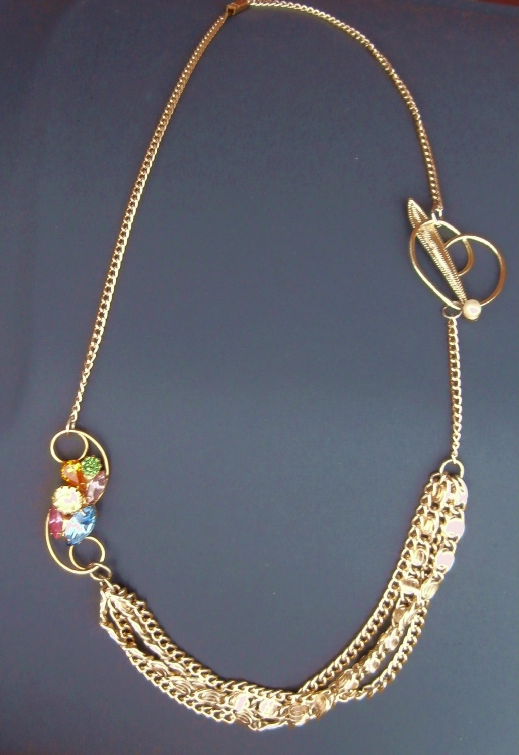 26-Zoll-Mehrfachkette Mit Vintage-Brosche Akzente Halskette 26-Zoll-Mehrfachkette Mit Vintage-Brosche Akzente Halskette von DetroitRawr