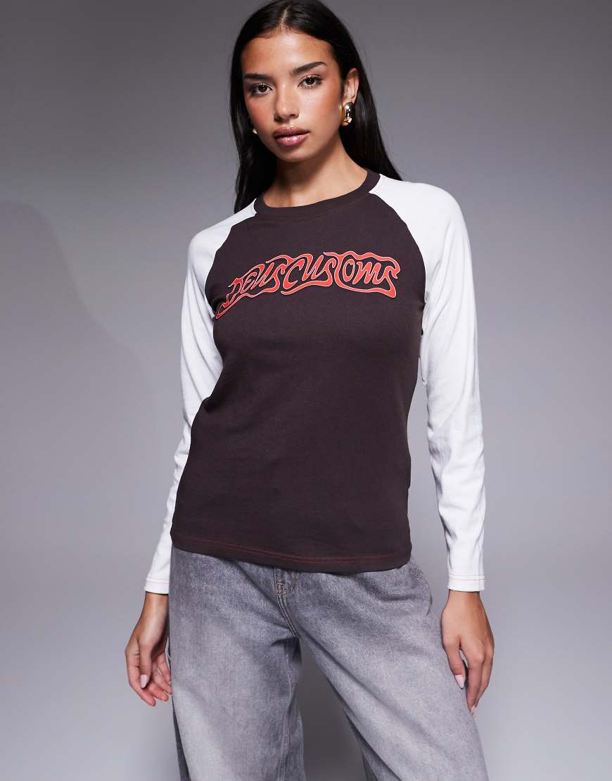 Deus Ex Machina - Rocca Raglan - Langärmliges T-Shirt in Braun und Weiß-Bunt Deus Ex Machina - Rocca Raglan - Langärmliges T-Shirt in Braun und Weiß-Bunt von Deus Ex Machina