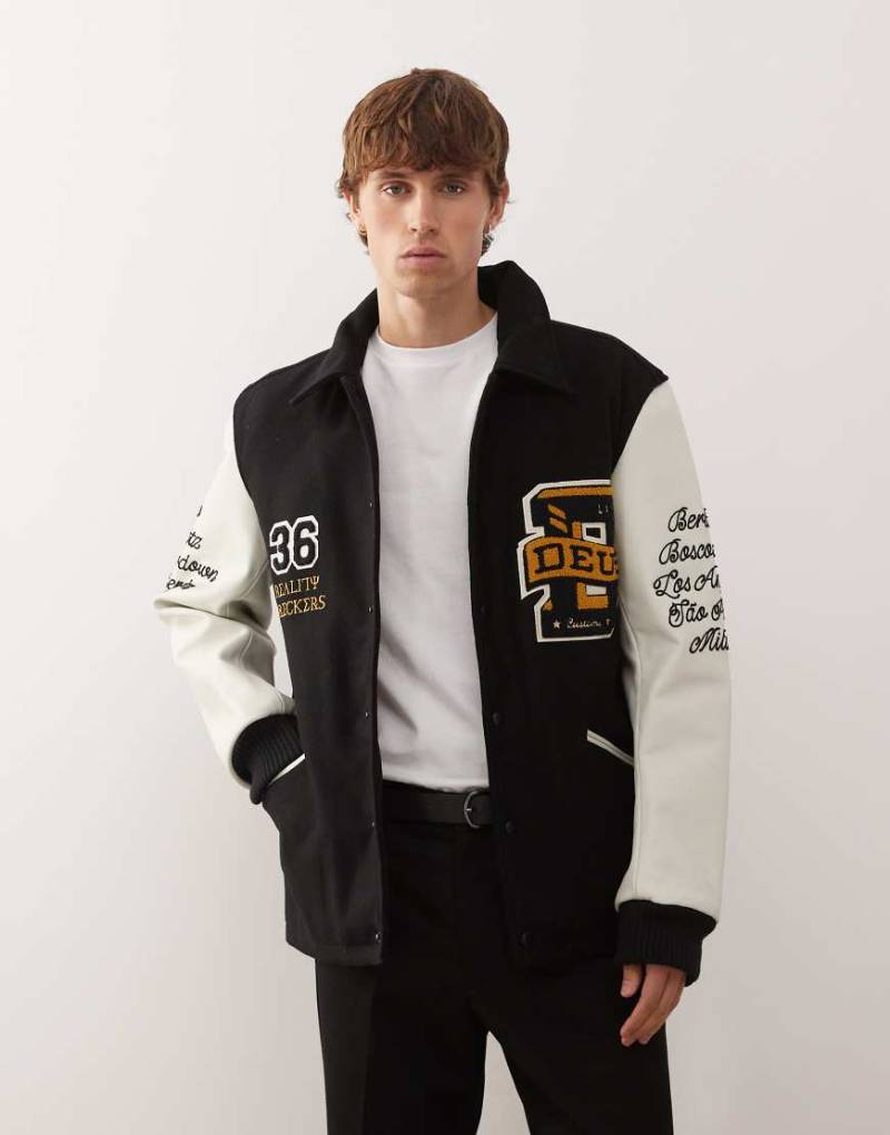 Deus Ex Machina - Sourmug - College-Trainerjacke in Schwarz und Weiß mit gestickten Aufnähern-Bunt von Deus Ex Machina