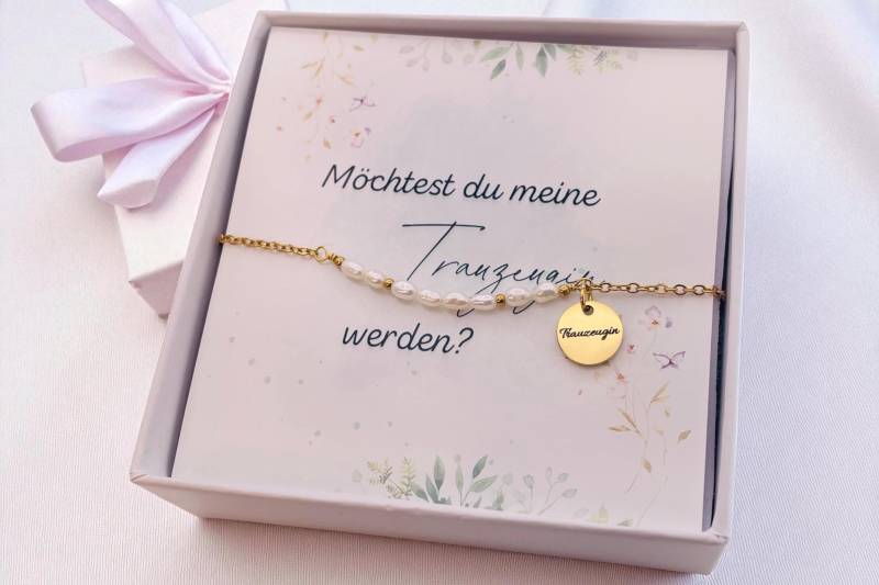Personalisiertes Perlen Armband-Hochzeitsgeschenk-Hochzeitsschmuck-Geschenk Mit Gravur Zur Hochzeit-Brautarmband-Edelstahl-Brautjungfern Personalisiertes Perlen Armband-Hochzeitsgeschenk-Hochzeitsschmuck-Geschenk Mit Gravur Zur Hochzeit-Brautarmband-Edelstahl-Brautjungfern von DevSchmuck
