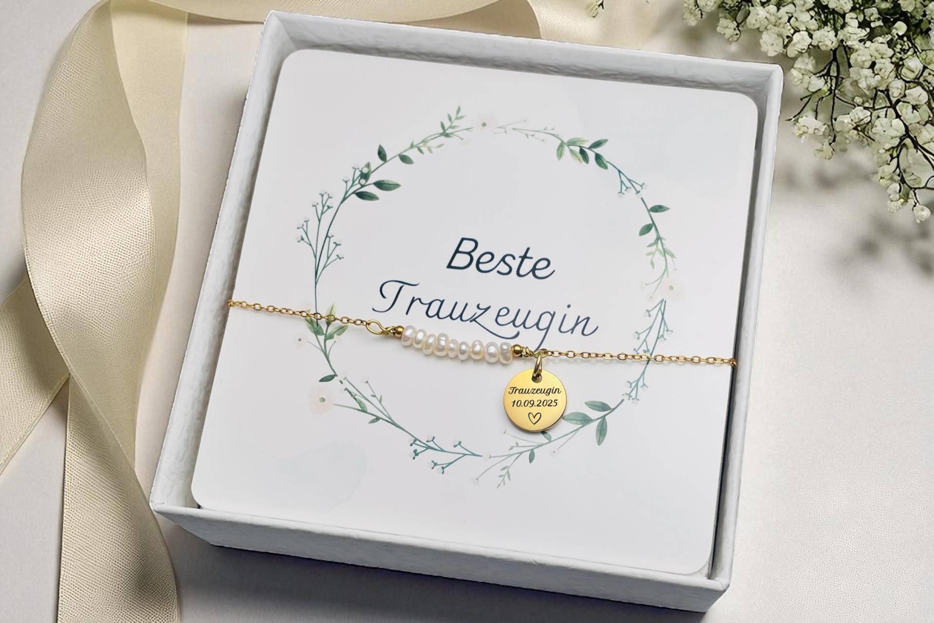 Personalisiertes Perlen Trauzeugin Armband-Hochzeitsgeschenk-Geschenk Mit Gravur Zur Hochzeit-Edelstahl-Brautjungfern-Beste Freundin Personalisiertes Perlen Trauzeugin Armband-Hochzeitsgeschenk-Geschenk Mit Gravur Zur Hochzeit-Edelstahl-Brautjungfern-Beste Freundin von DevSchmuck