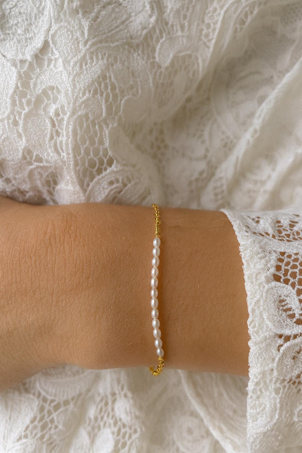 Personalized Pearl Bracelet - Wedding Jewelry Gift With Engraving, Bridal Bracelet von DevSchmuck