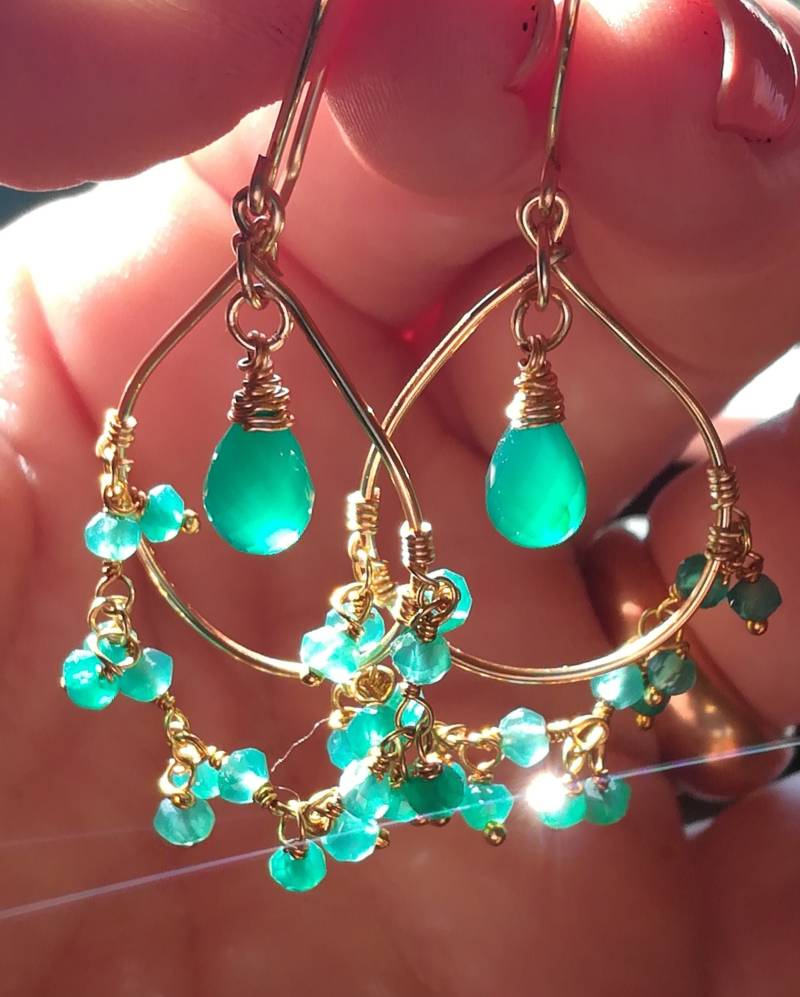 Grüner Onyx, Mai Birthstone Ohrringe, Smaragdgrüne Besondere Geschenke Für Sie von DevaAnandByAranyo