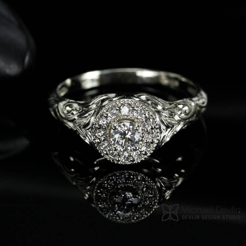 Vintage Style Diamond Halo Ring 14K Weißgold Filigree Vintage Style Diamond Halo Ring 14K Weißgold Filigree von DevlinDesignStudio