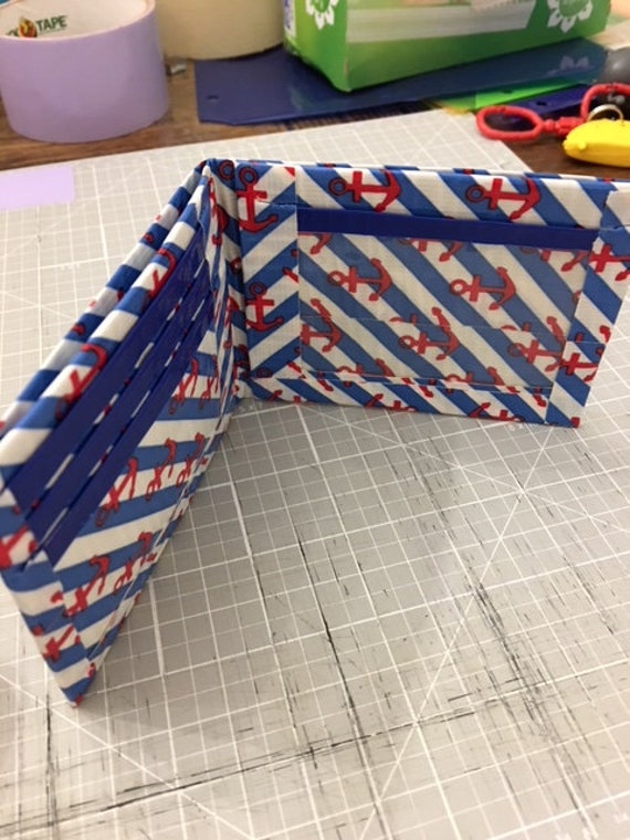Seemann & Navy Blau Bifold Ducktape Geldbörse Ddd von DevonDucktapeDesgins