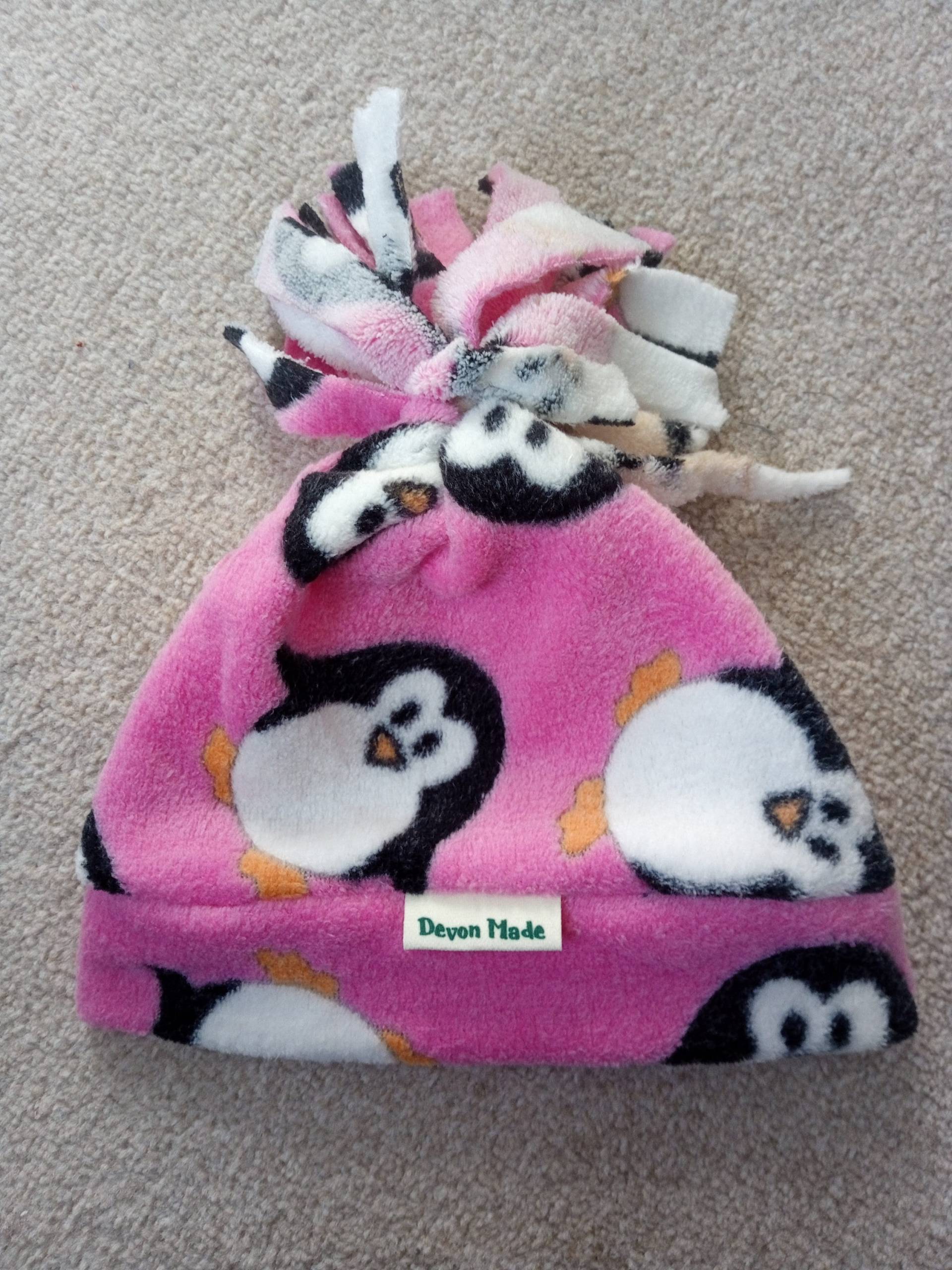 Rosa Pinguin Quaste Hut Kuschel Fleece Baby, Kind, Erwachsene Rosa Pinguin Quaste Hut Kuschel Fleece Baby, Kind, Erwachsene von DevonMadeCreations