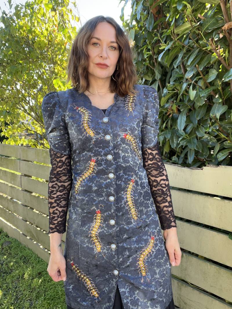 Schleichende, Kriechende Hundertfüßer Überall Kleidergröße Referenzmaße Schleichende, Kriechende Hundertfüßer Überall Kleidergröße Referenzmaße von Devoninspace