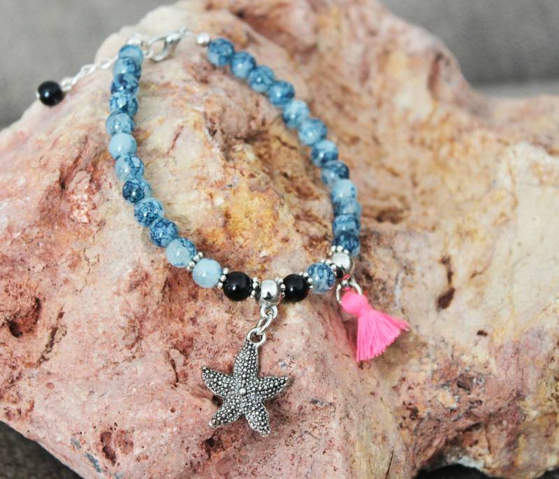 Blaues Armband Aus Gemischten Perlen Mit Seesternanhänger Und Kleiner Rosa Quaste, Seestern Quaste Blaues Armband Aus Gemischten Perlen Mit Seesternanhänger Und Kleiner Rosa Quaste, Seestern Quaste von Devonsown