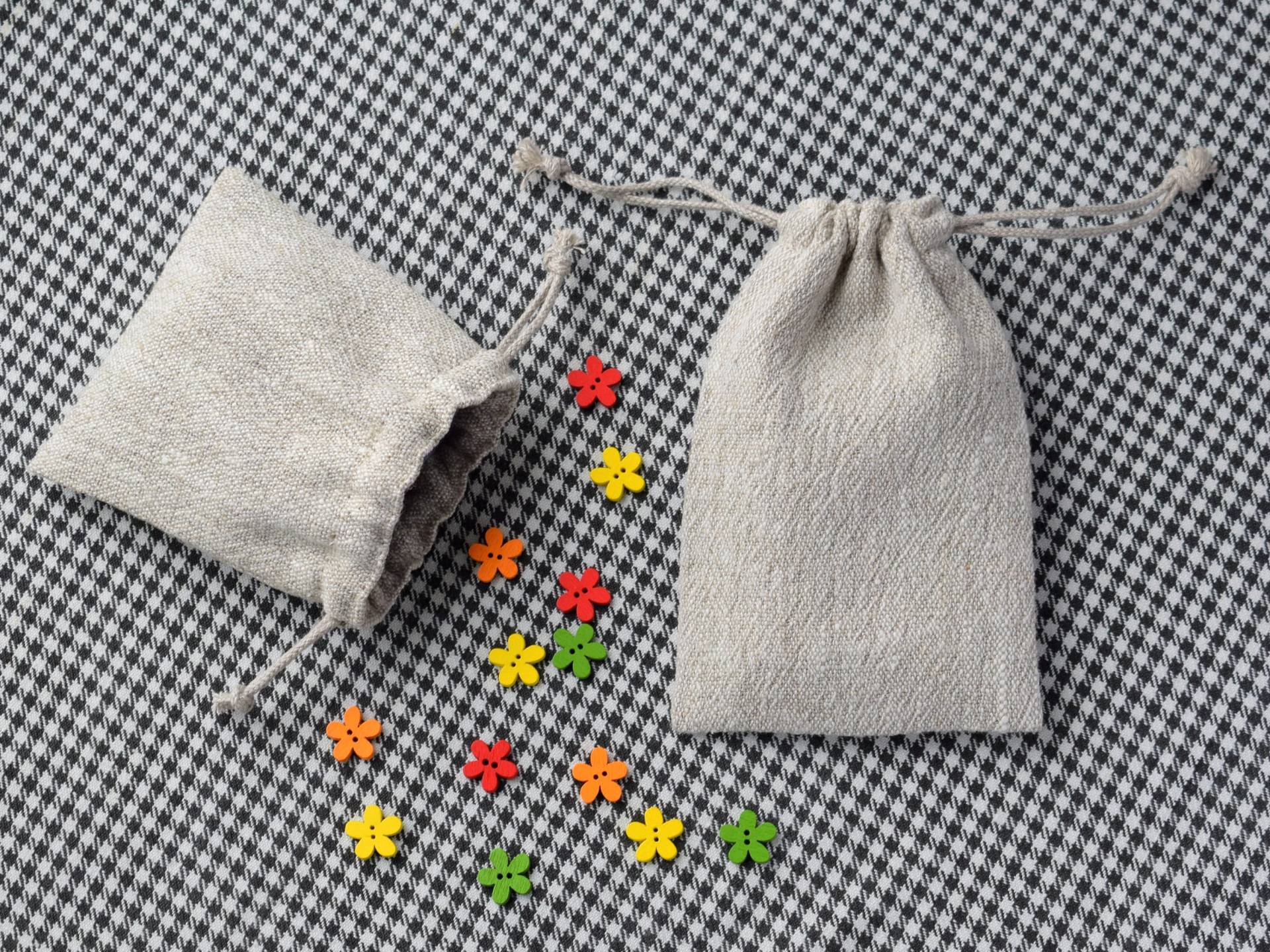 Leinen Kordelzug Beutel Beiger Stoff, Buntes Futter, Wiederverwendbare Geschenktüte Leinen Kordelzug Beutel Beiger Stoff, Buntes Futter, Wiederverwendbare Geschenktüte von DewsCraftHouse