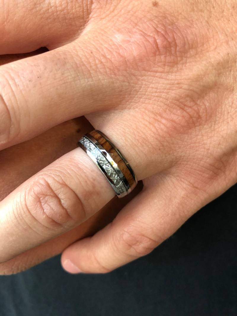 Meteorit Koa Holz Hartmetall Ehering Band Herren 8mm Jubiläum Verlobung Meteorit Koa Holz Hartmetall Ehering Band Herren 8mm Jubiläum Verlobung von DezertGoldVintage