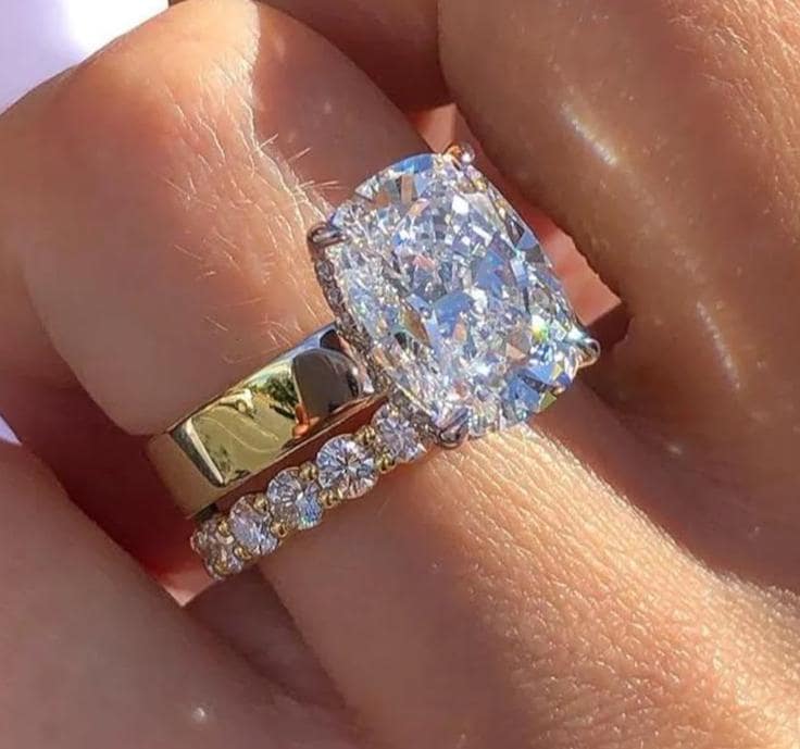 4 Ct Längliche Kissenschliff Moissanite Brautring Versteckter Halo Dicker Bandring 14K Solid Gold Ehering Set Zwei Ring Für Geschenk von Deziijewels