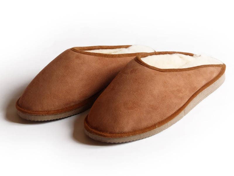 Camelfarbene, Gefütterte Herren Pantoffeln Aus Schaffell Camelfarbene, Gefütterte Herren Pantoffeln Aus Schaffell von Dgrandiose