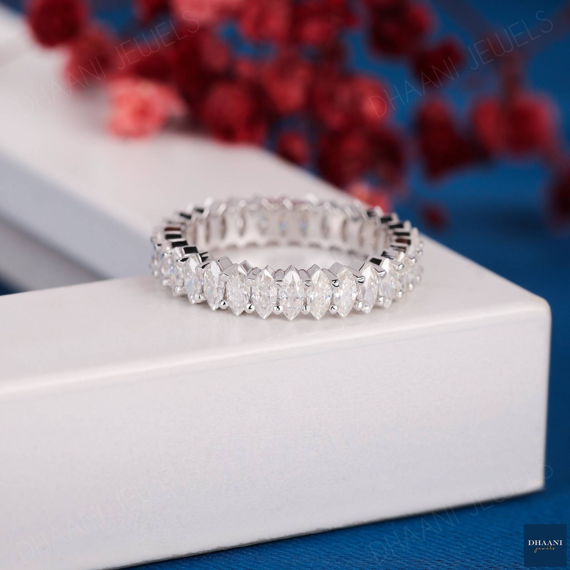 Moissanit Ehering, Marquise Cut Full Eternity Band, Diamant Stapelring, 14K Weißgold Passendes Modernes Brautband, Dünnes Band von DhaaniJewels